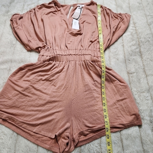 Romper V neckline Rushing on the sleeves soft pink color Size M LUCCA NWT - Picture 13 of 13